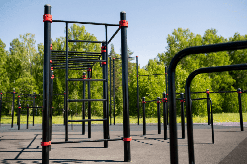 תחזוקת מתקני ספורט - מדוע חשוב שרק קבלן חשמל מוסמך יבצע את תחזוקה