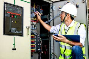 קבלן מומחה לחשמל - כיצד לבחור קבלן חשמל בנתניה מומחה מתאים לעבודות בבית ובעסק